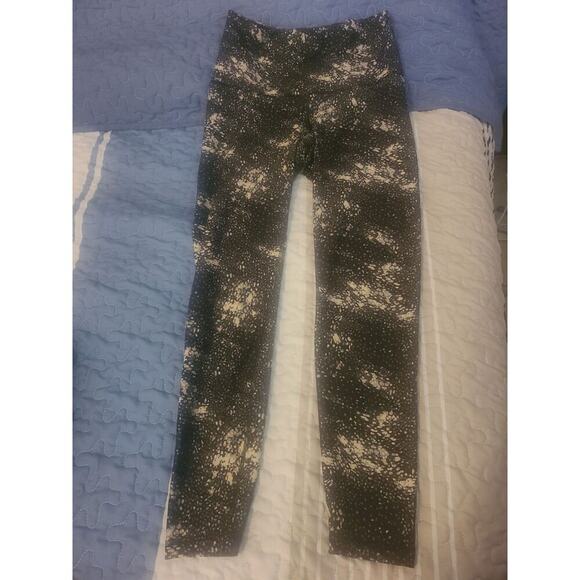 Old Navy Extra High Waisted Power Soft Leggings - Petite Medium - Picture 3 of 4